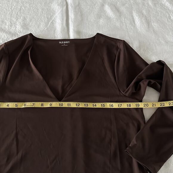 Old Navy Double Layer Sculpting Crop Long Sleeve - Picture 5 of 6